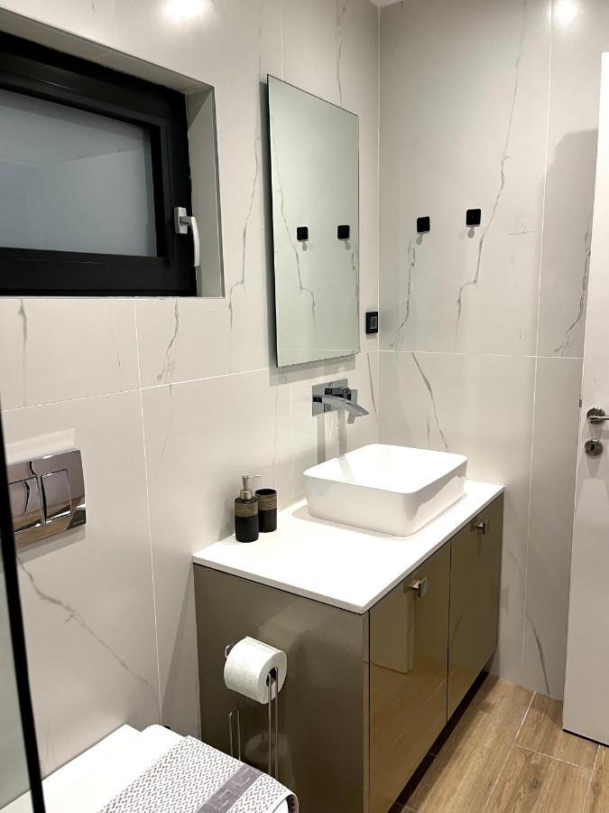 Ex-Oikia Collection Apartment Heraklion  Bagian luar foto